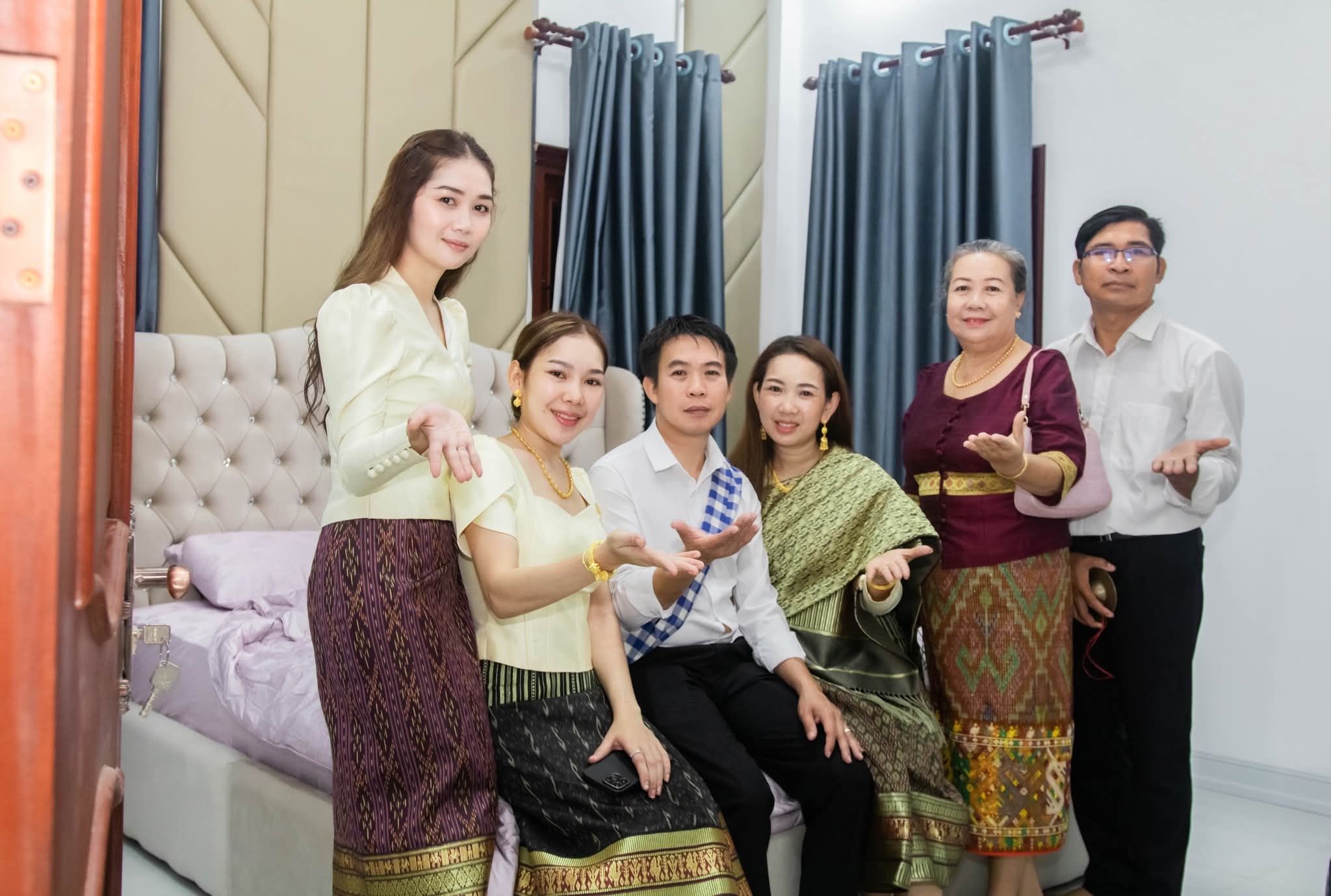 ຂຶ້ນເຮືອນໃໝ່ 01